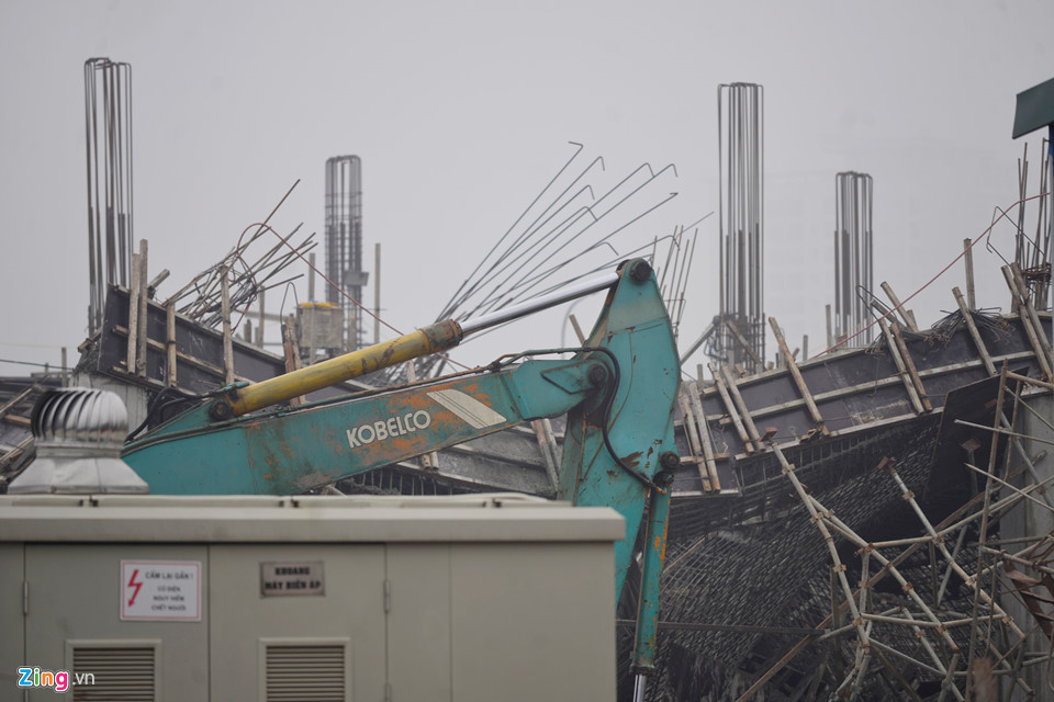 Hiện trường vụ sập giàn giáo làm 3 người chết lúc rạng sáng